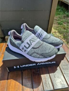 Under Armour Surge 3 Slip On Sneakers Girl’s Size 6.5 New in Box $38 MSRP Little